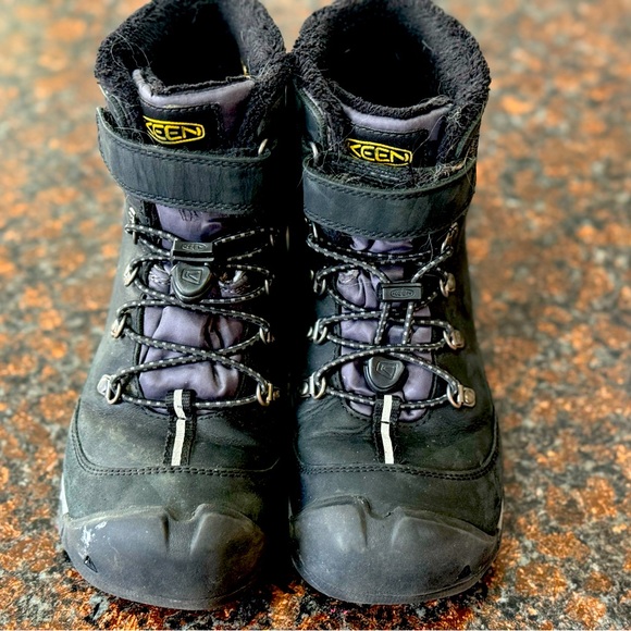 Size 2 Keen Kids hunting boots - Picture 2 of 5